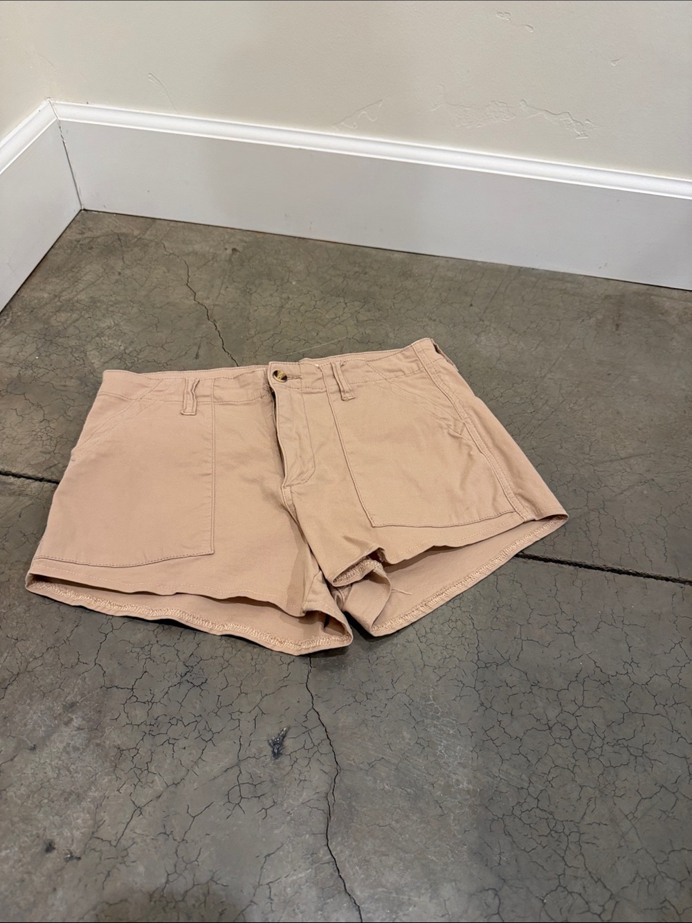 Sky and Sparrow High-Waist Shorts in Light Beige